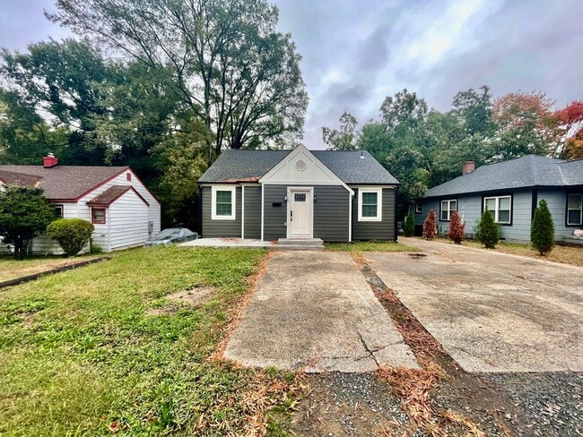 2125 Camp Greene St in Charlotte, NC - Foto de edificio - Building Photo