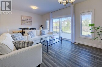 134 Forest Creek Dr in Kitchener, ON - Building Photo - Building Photo