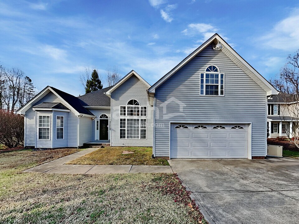 101 Bradford Glyn Dr in Mooresville, NC - Building Photo