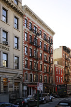 56-58 Macdougal St in New York, NY - Foto de edificio - Building Photo