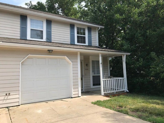 400-406 E Walnut St in Raymore, MO - Building Photo - Interior Photo