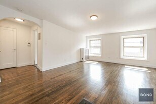 35 W 8th St in New York, NY - Building Photo
