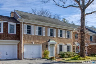 9 Georgetowne N in Greenwich, CT - Building Photo