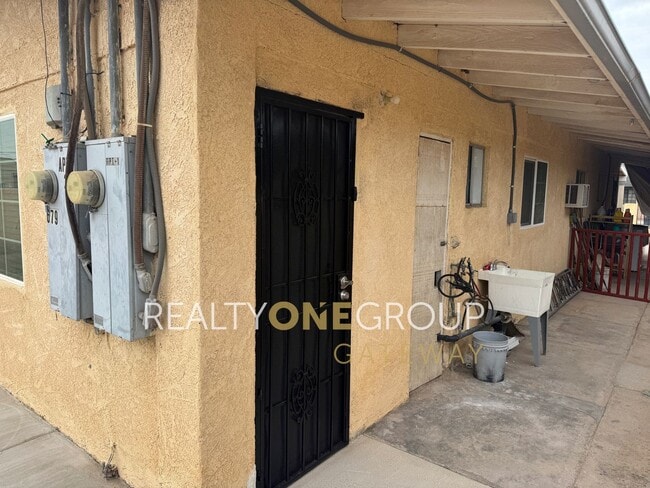 679 Cesar Chavez St in San Luis, AZ - Building Photo - Building Photo