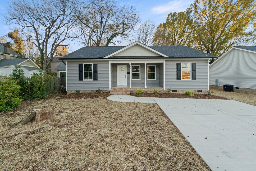 517 W Cemetery St in Salisbury, NC - Building Photo