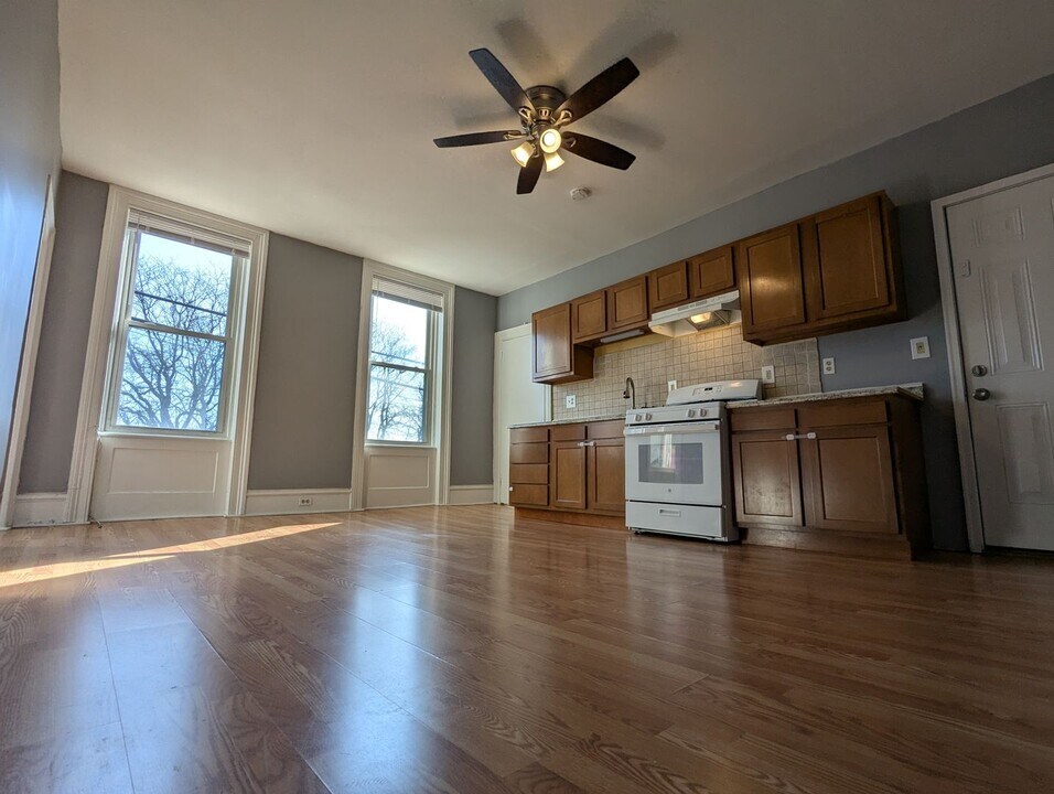 1273 Broadway in Watervliet, NY - Building Photo