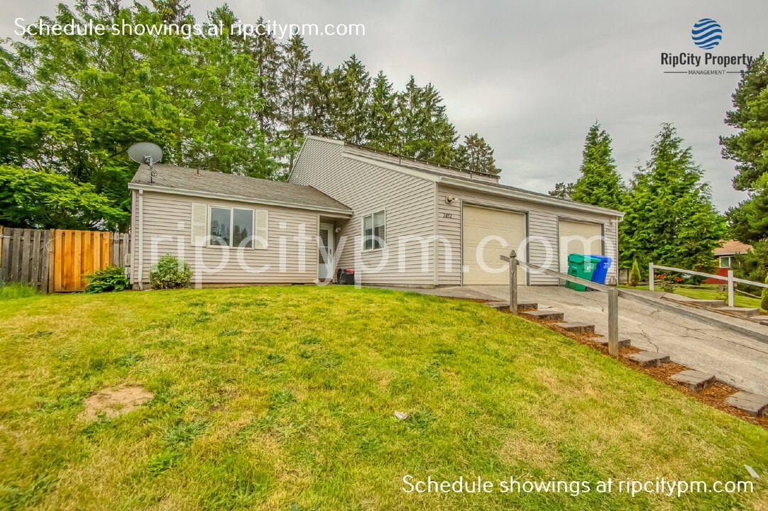 2452 SE 9th Ct in Gresham, OR - Building Photo