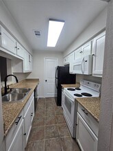 508 N Texas Ave in Webster, TX - Foto de edificio - Building Photo