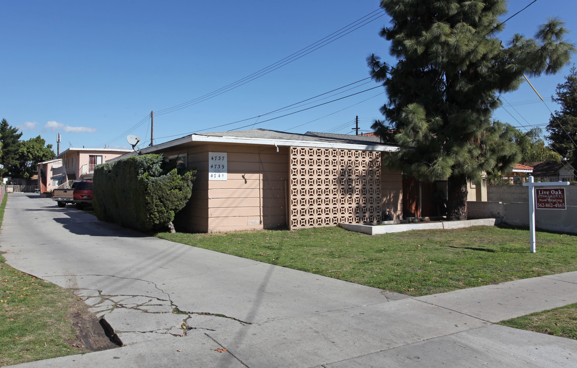 4737-4741 Live Oak St in Bell, CA - Building Photo