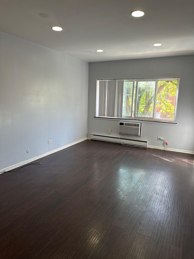 3815 N Pine Grove Ave, Unit ONE BED in Chicago, IL - Foto de edificio - Building Photo