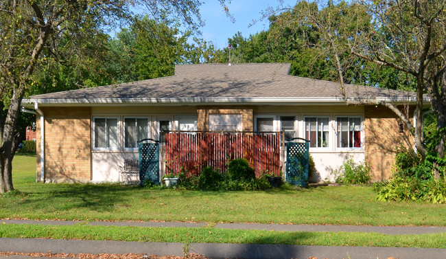 Pine Tree Apartments in Fairfield, CT - Building Photo - Building Photo