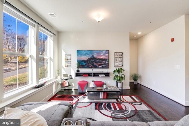 1951 Reston Vly Wy in Reston, VA - Building Photo - Building Photo