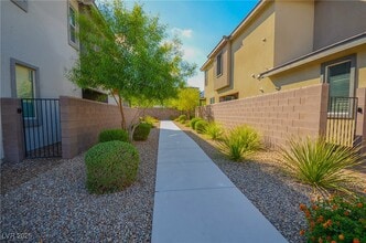 541 Tokopah Falls St in Las Vegas, NV - Building Photo - Building Photo