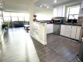 16300 Golf Club Rd, Unit 818 in Weston, FL - Building Photo - Building Photo