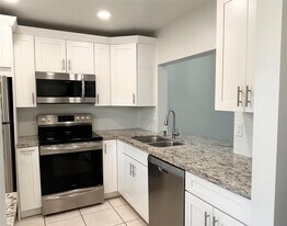 2423 NW 89th Dr in Coral Springs, FL - Building Photo