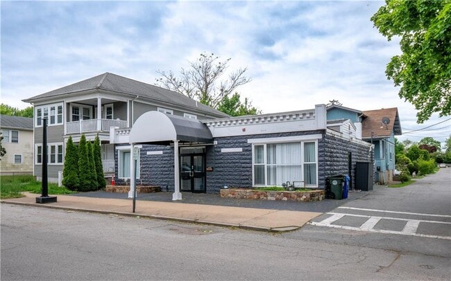 413 High St in Bristol, RI - Building Photo - Building Photo