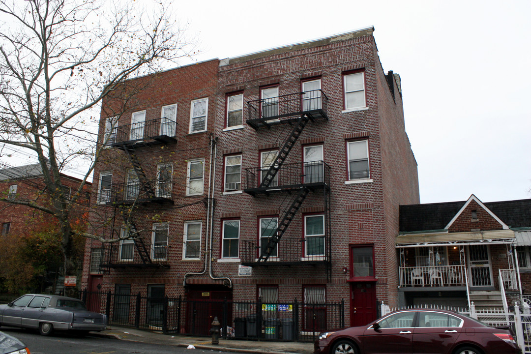 3209 Radcliff Ave in Bronx, NY - Foto de edificio