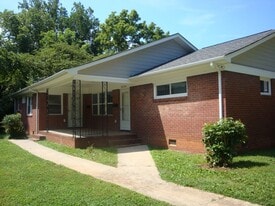3136 Creighton Dr in Charlotte, NC - Building Photo