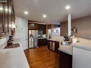 6001 SE Davis Rd in Hillsboro, OR - Building Photo - Building Photo