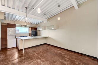 701 Shadow Ln in Las Vegas, NV - Building Photo - Building Photo