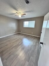 4802 24th St E in Dickinson, TX - Building Photo - Building Photo