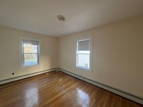 2575 Massachusetts Ave, Unit 2 in Cambridge, MA - Building Photo - Building Photo