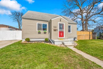 22901 Pleasant St in St. Clair Shores, MI - Building Photo - Building Photo