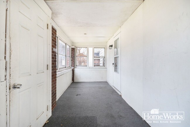 415 E Broadway St-Unit -B-2 in Mishawaka, IN - Building Photo - Building Photo