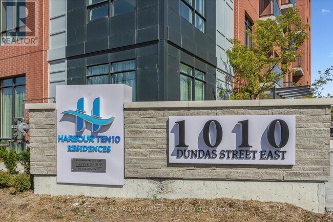 1010 Dundas St E in Whitby, ON - Building Photo - Building Photo