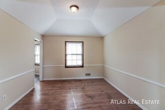 9011 W 105th St in Overland Park, KS - Building Photo - Building Photo