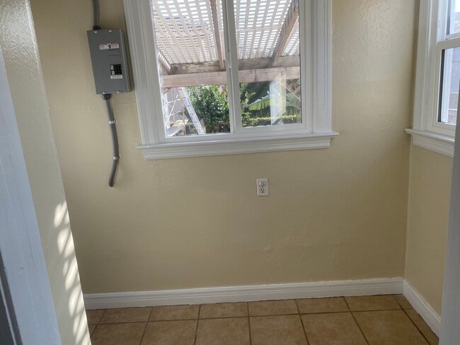 property at 508 W Holly Ave