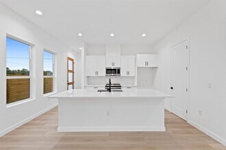 21505 Boggy Ford Rd in Lago Vista, TX - Building Photo - Building Photo
