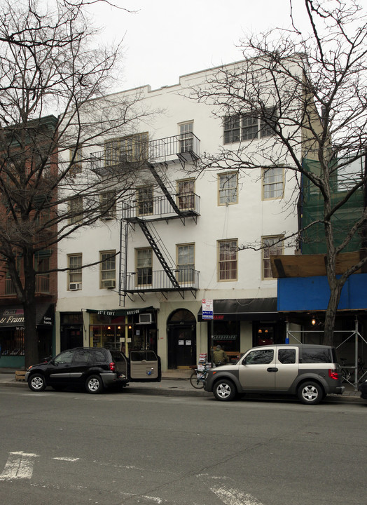 494 Hudson St in New York, NY - Building Photo