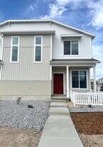 251 N Riverside Dr in Saratoga Springs, UT - Building Photo