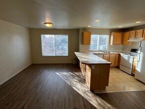 403 NE Dekalb Ave in Bend, OR - Building Photo - Building Photo