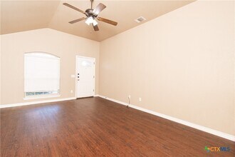 401 Sladecek Dr in Killeen, TX - Building Photo - Building Photo