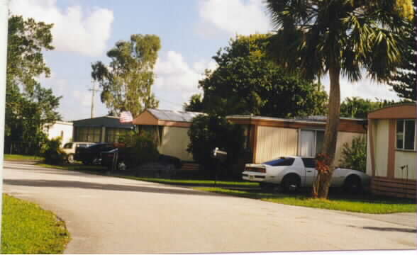 Western Hills in Davie, FL - Building Photo