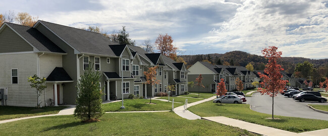 Hemlock Ridge Apartments in Livingston Manor, NY - Foto de edificio - Building Photo