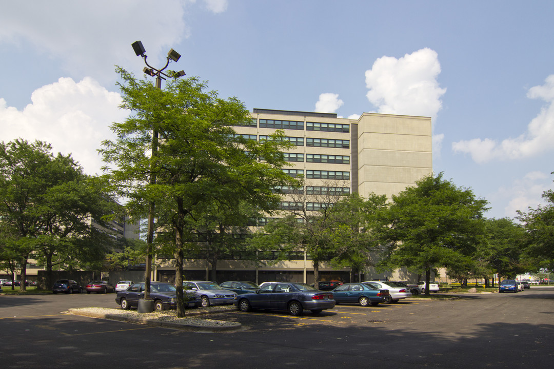 Garden House of River Oaks I in Calumet City, IL - Building Photo