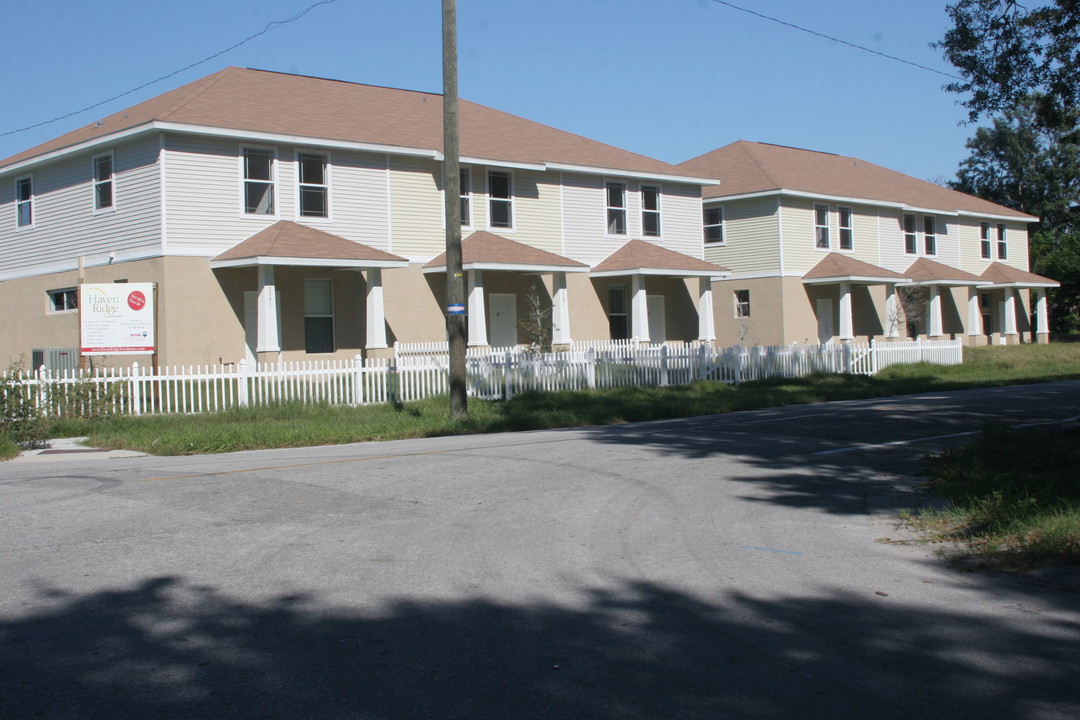 Pinetree Mobile Home Park in St. Petersburg, FL - Building Photo