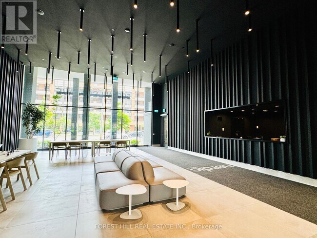 500-500 Wilson Ave in Toronto, ON - Building Photo - Building Photo