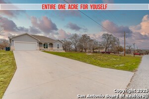 185 Broken Star Trail in Poteet, TX - Building Photo - Building Photo