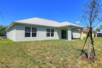 8466 104th Ave in Vero Beach, FL - Building Photo - Building Photo