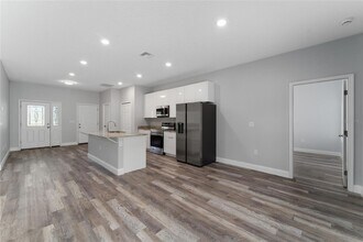 412 Oakland Ln in Poinciana, FL - Building Photo - Building Photo