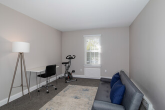 Oak Hollow Apartments in Bethlehem, PA - Building Photo - Interior Photo