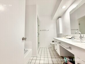 337 S Elm Dr, Unit 3 in Beverly Hills, CA - Building Photo - Building Photo