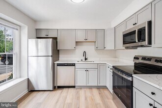 5605 Independence Cir in Alexandria, VA - Building Photo - Building Photo