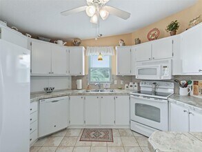 1640 Magnolia Ave in Lady Lake, FL - Building Photo - Building Photo