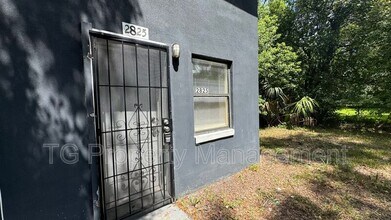 2825 Moncrief Rd in Jacksonville, FL - Building Photo - Building Photo