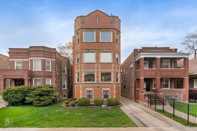 property at 7751 S Saginaw Ave